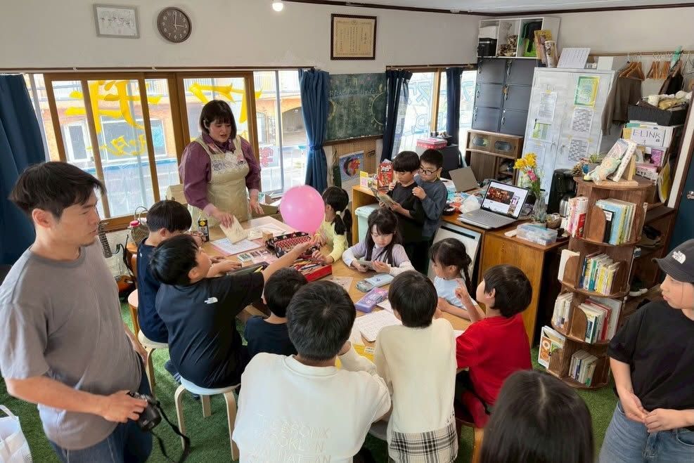 廃棄の紙とテープで大変身！オリジナルブックカバー作り