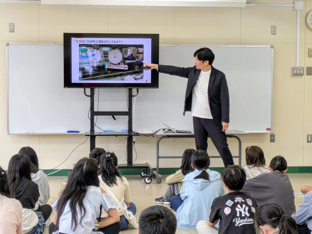 夢をカタチにして、未来を変えよう！平和通小学校で出前授業を行いました